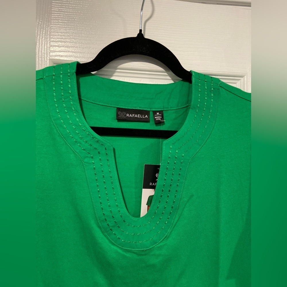 NWT Rafaella Size M Kelly Green V Neck Short Sleeve Tee Shirt Embroidered Trim - Picture 2 of 11